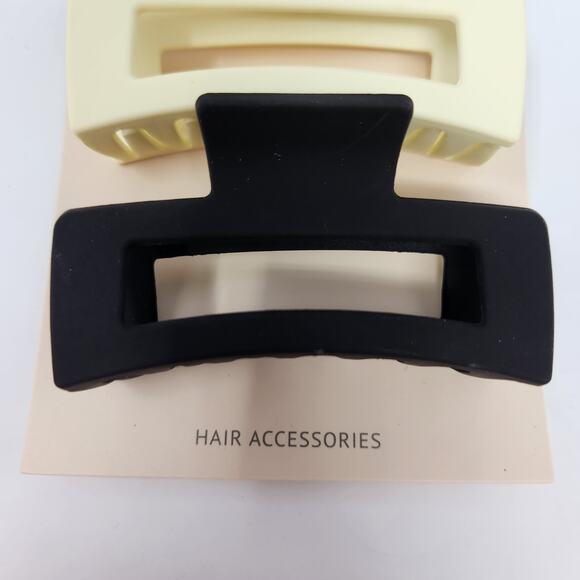 Ettika Hair Claw Clip Accessories Set of 3 New in Package - Picture 4 of 6